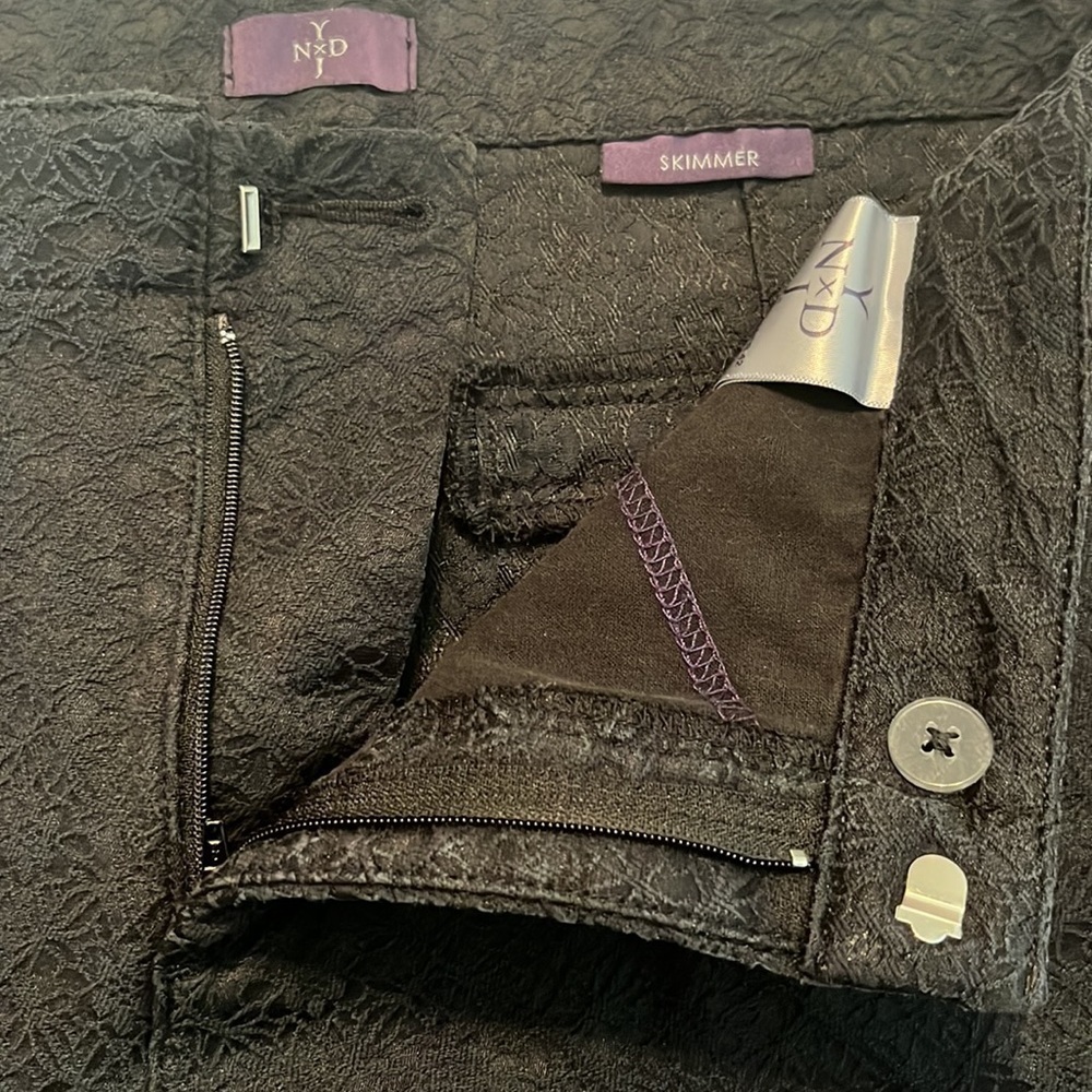 NYDJ Women's Cactus Flower Skimmer Pants Black Size 10 - Picture 7 of 12